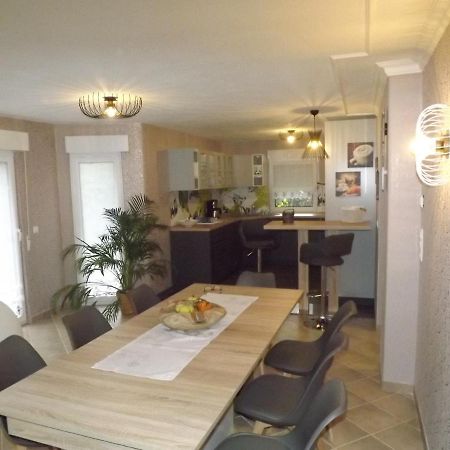 Grosszuegige Ferienwohnung Am Waldesrand Im Seenland Lauta Bagian luar foto
