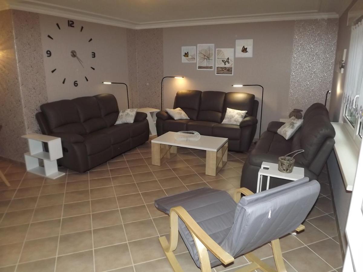 Grosszuegige Ferienwohnung Am Waldesrand Im Seenland Lauta Bagian luar foto