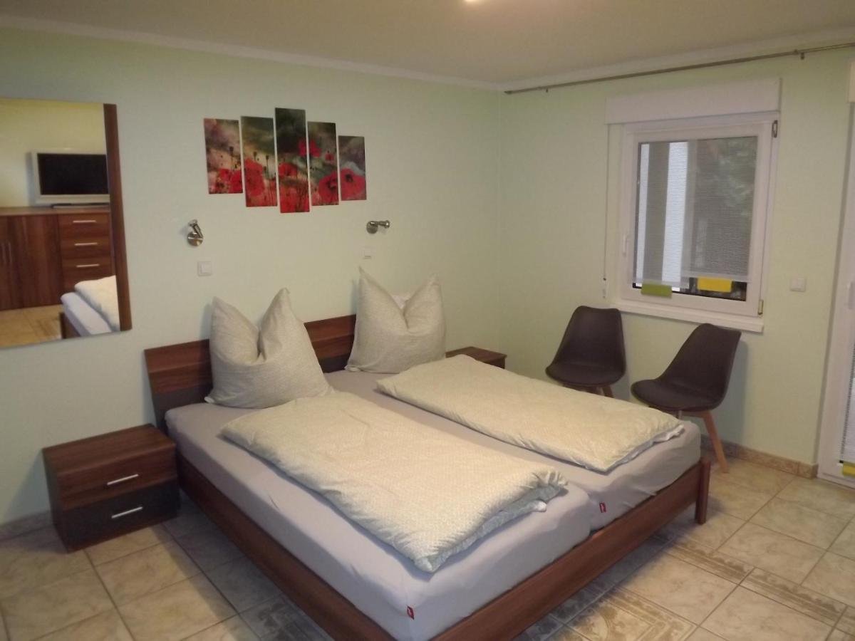 Grosszuegige Ferienwohnung Am Waldesrand Im Seenland Lauta Bagian luar foto