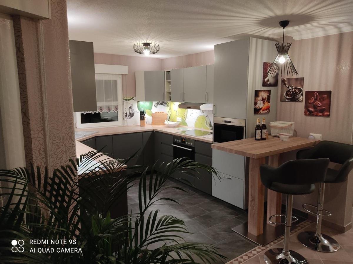 Grosszuegige Ferienwohnung Am Waldesrand Im Seenland Lauta Bagian luar foto