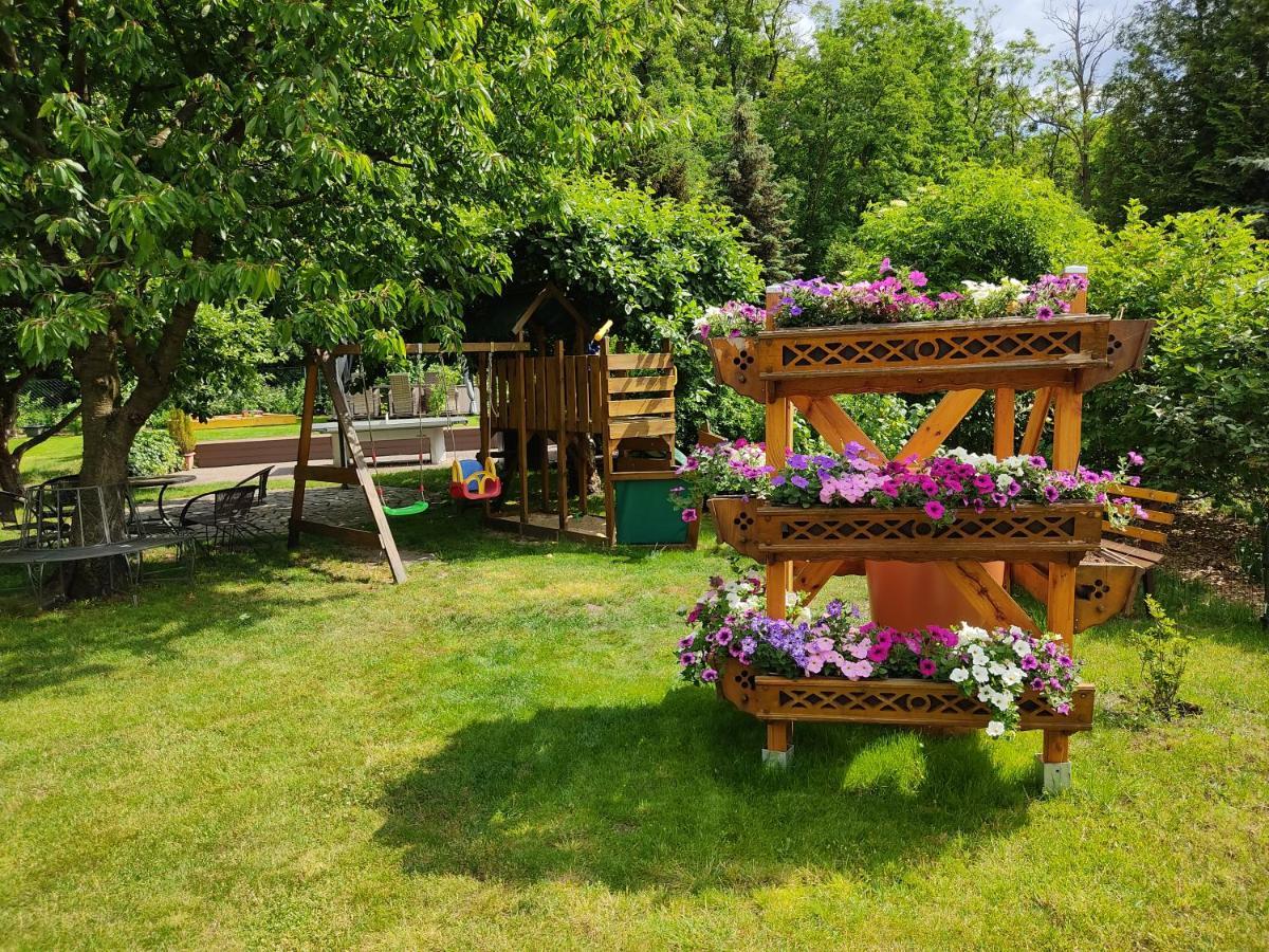 Grosszuegige Ferienwohnung Am Waldesrand Im Seenland Lauta Bagian luar foto