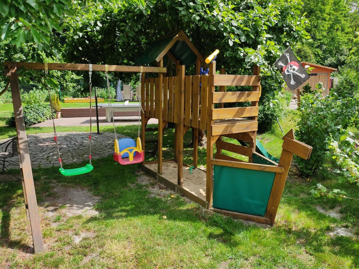 Grosszuegige Ferienwohnung Am Waldesrand Im Seenland Lauta Bagian luar foto